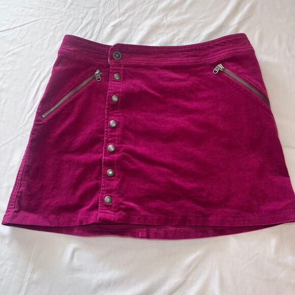 ✨KUHL Women’s Size 6 mini Skirt wine Corduroy Button Front Mini Casual Pockets - Picture 1 of 6